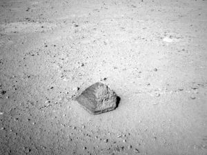 НАСА выбирает образец породы для первого исследования Curiosity НАСА выбирает образец породы для первого исследования Curiosity