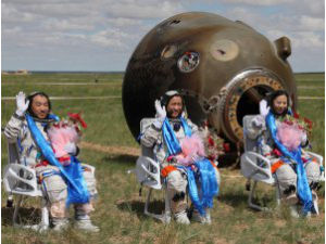 Миссия «Шэньчжоу-10» успешно закончилась