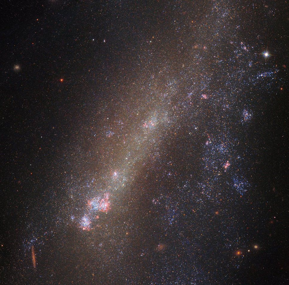 «Хаббл» наблюдает две галактики, которые «выжили» после столкновения