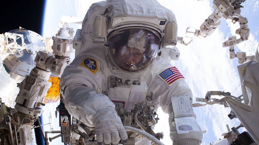 NASA не хватает скафандров для работы на МКС NASA не хватает скафандров для работы на МКС
