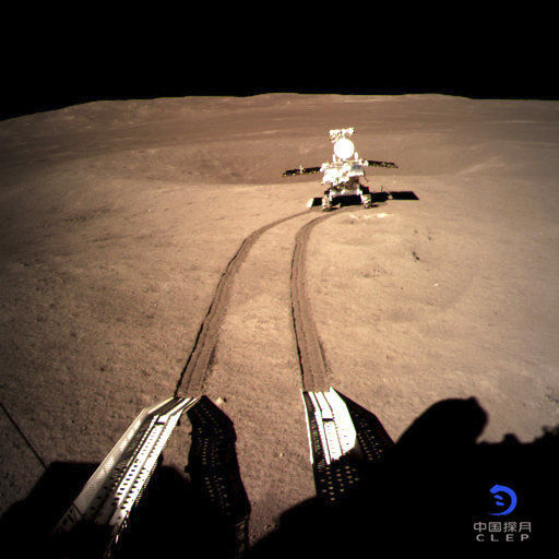 Китайский лунный ровер включает оборудование, готовясь выполнять свою миссию