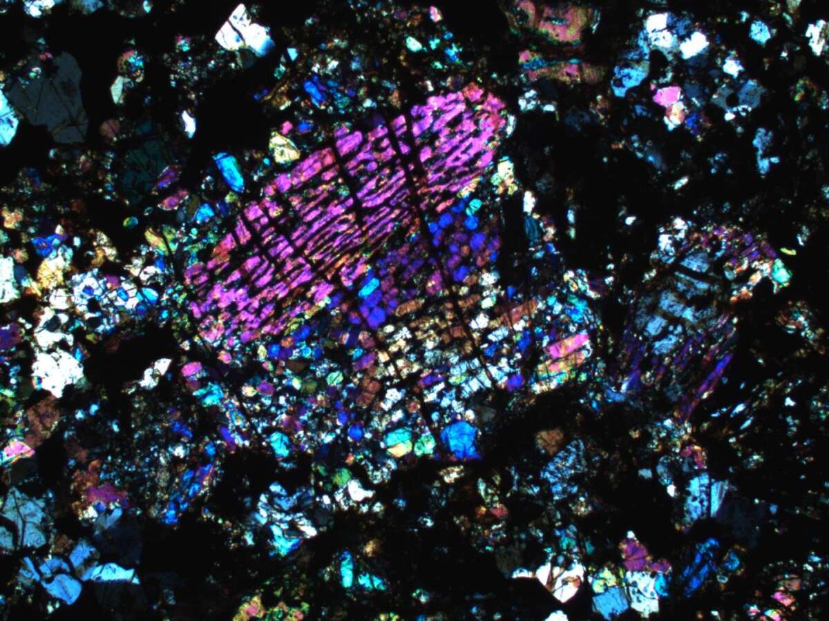 Метеорит під мікроскопом