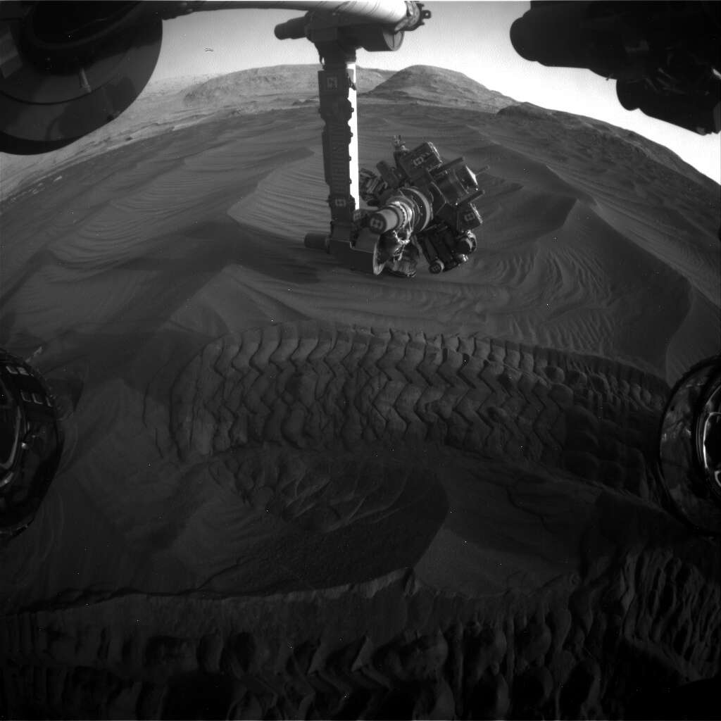 Марс, Curiosity, 2993 день: Исследование песчаных следов