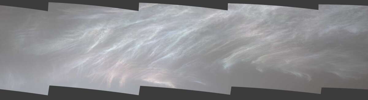 Ровер Curiosity запечатлел светящиеся облака на Марсе