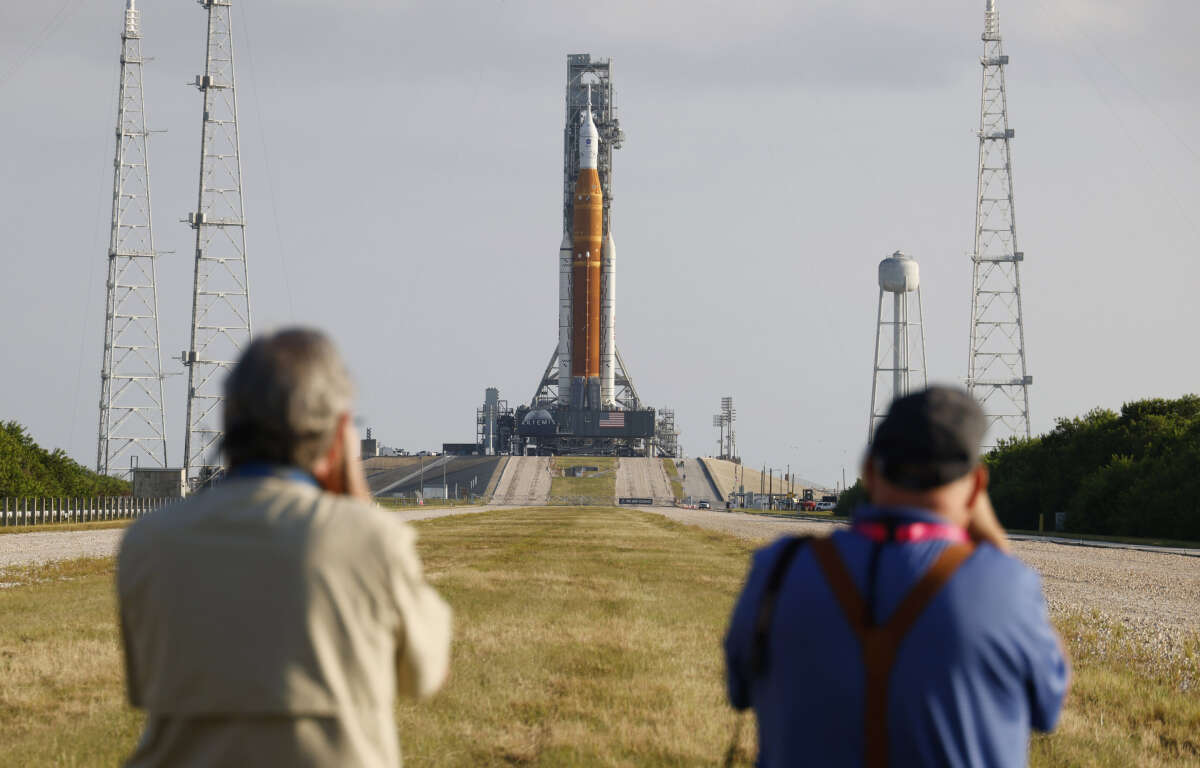 Новая ракета NASA прибыла на стартовую площадку