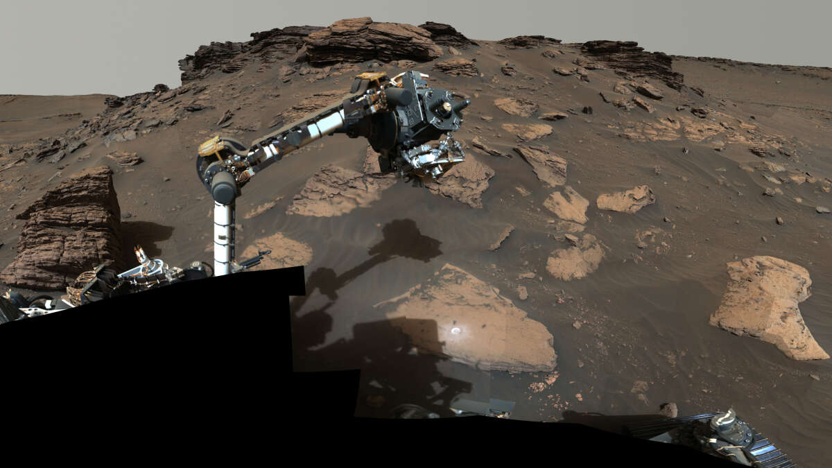 Марсоход NASA Perseverance исследует геологически богатую местность Марса