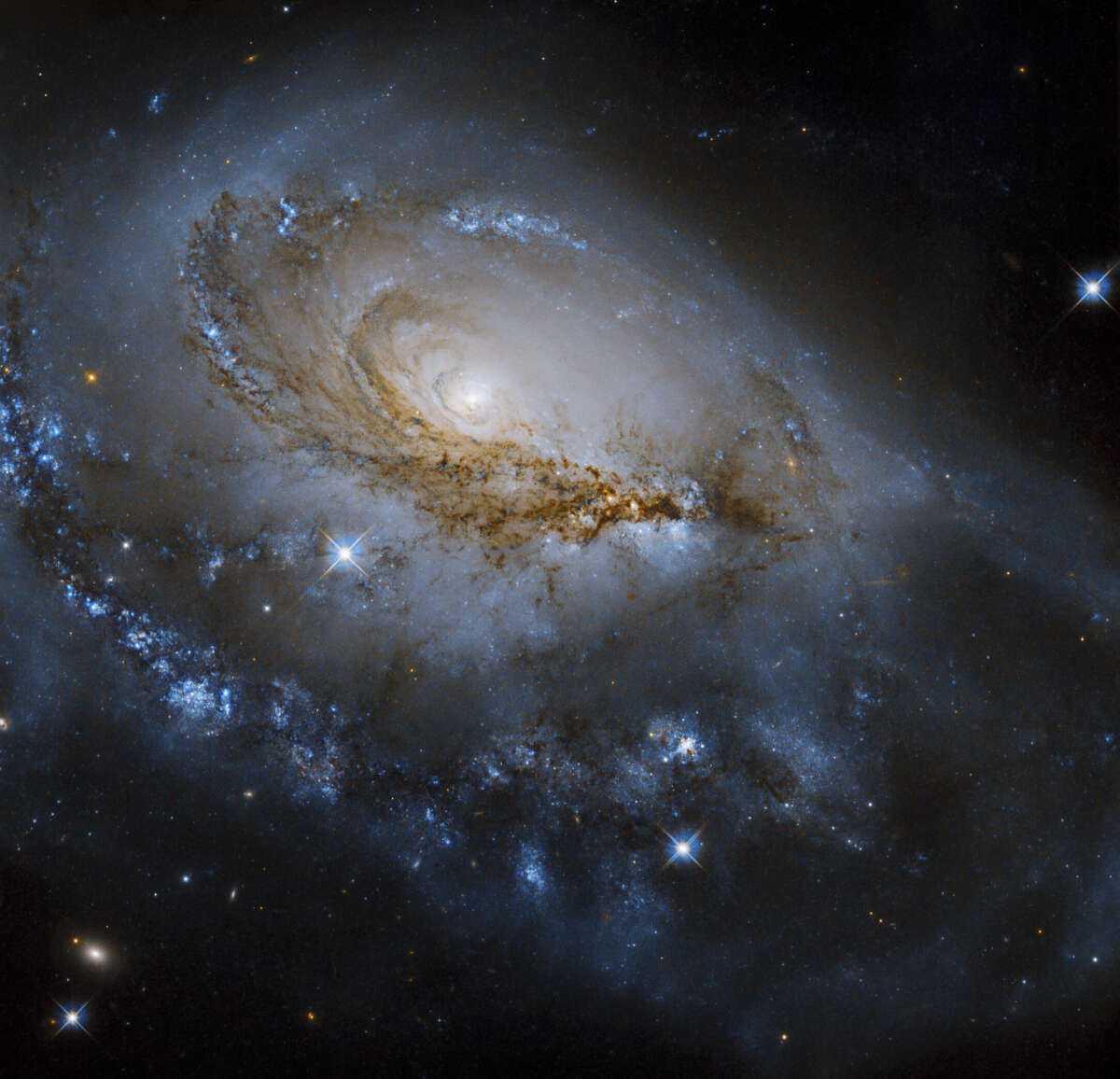 Телескоп «Хаббл» запечатлел галактику NGC 1961