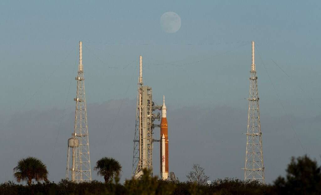 Запуск ракеты НАСА на Луну снова отложен, на этот раз из-за шторма