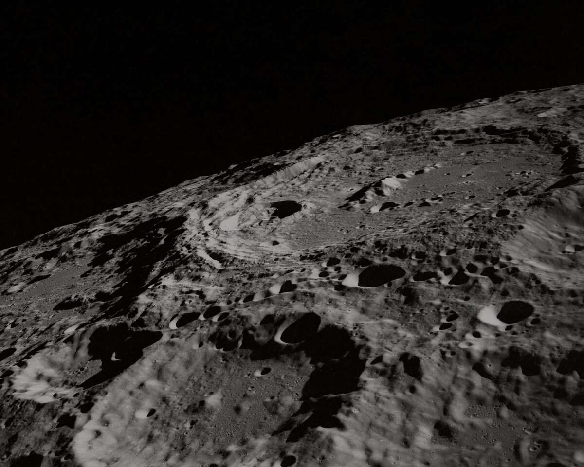 Анализ реголита показал, что в более высоких широтах Луны можно обнаружить больше водорода