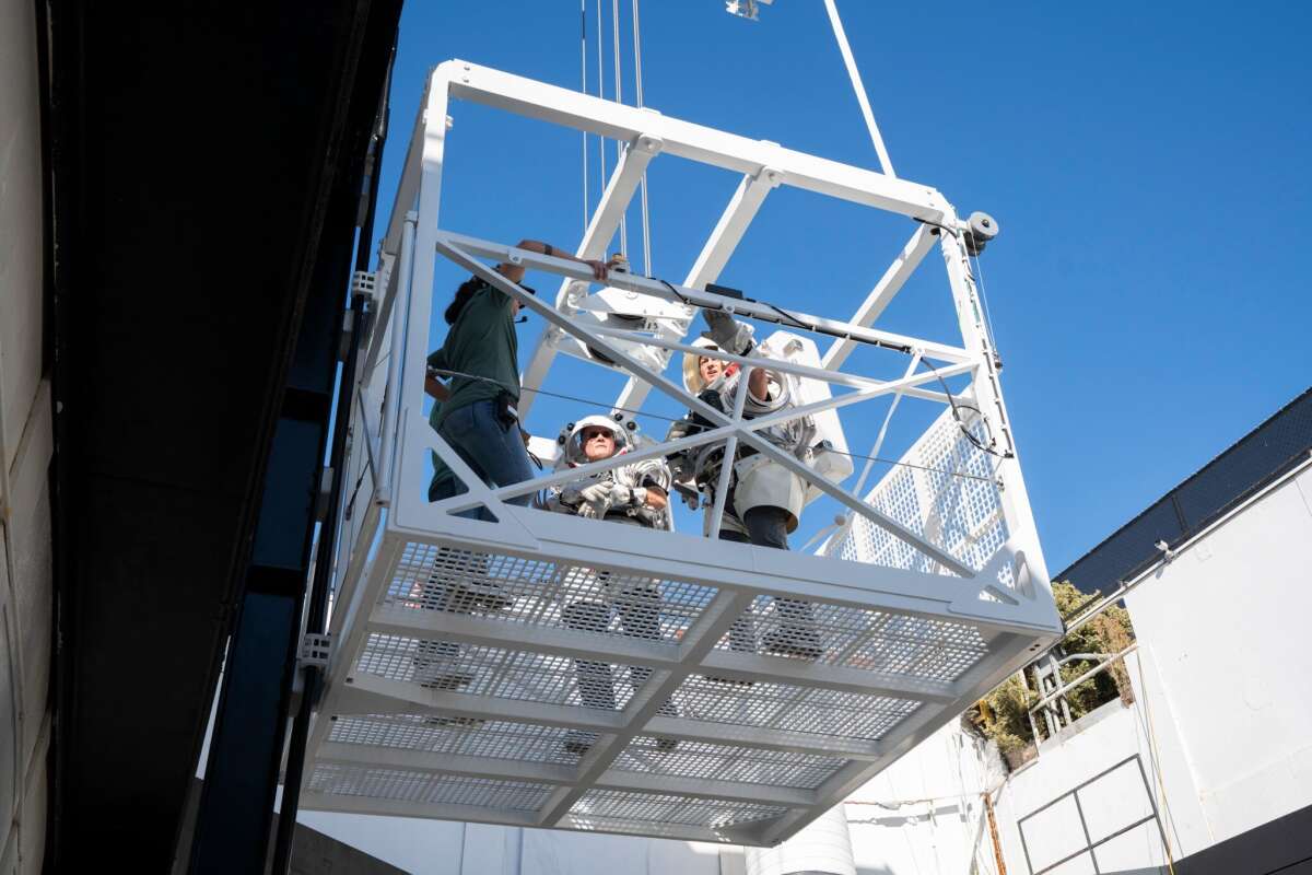 Астронавты НАСА испытали прототип лифта для лунного модуля Artemis