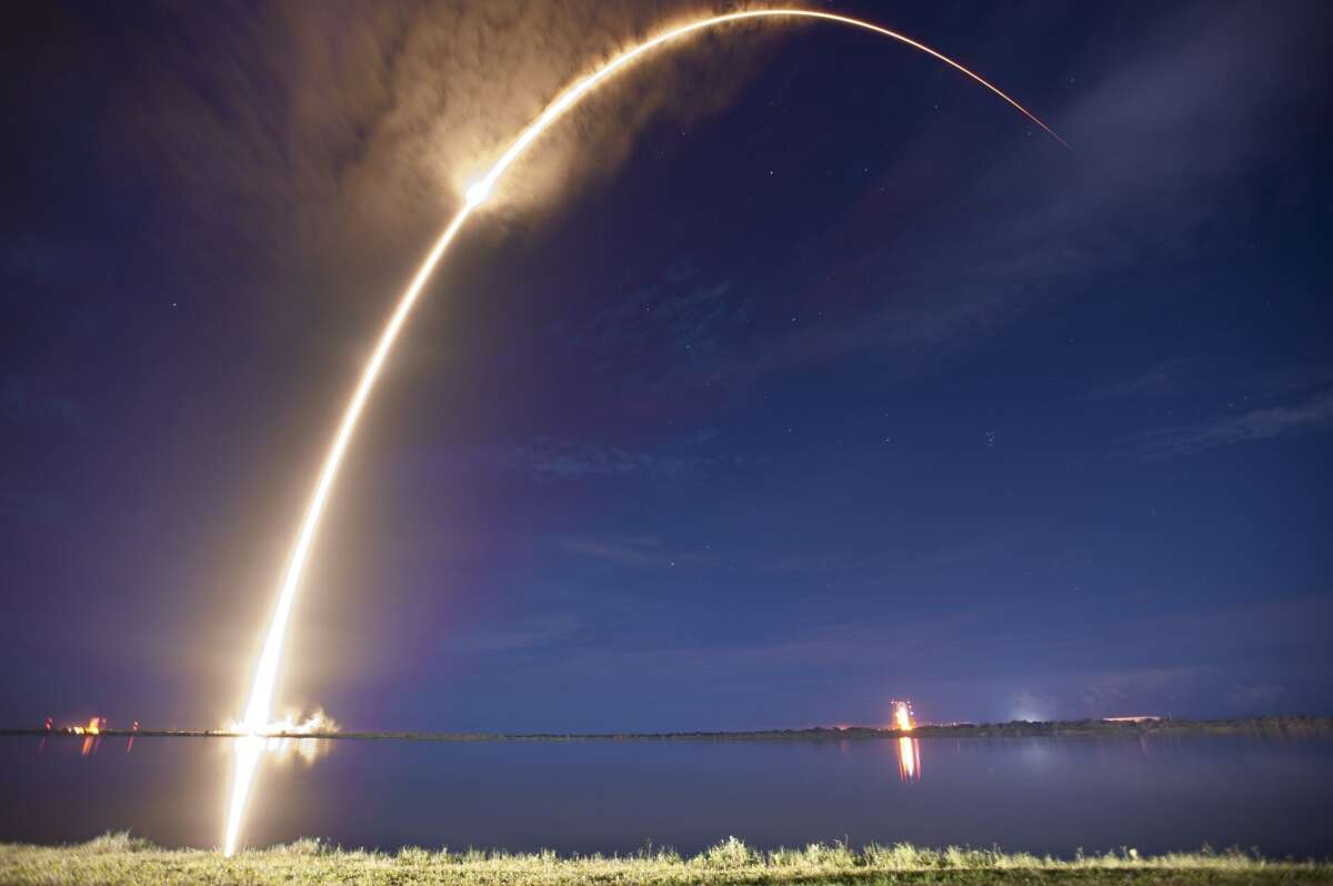 SpaceX успешно запустила 6 спутников Starlink со сверхбыстрой связью Direct to Cell